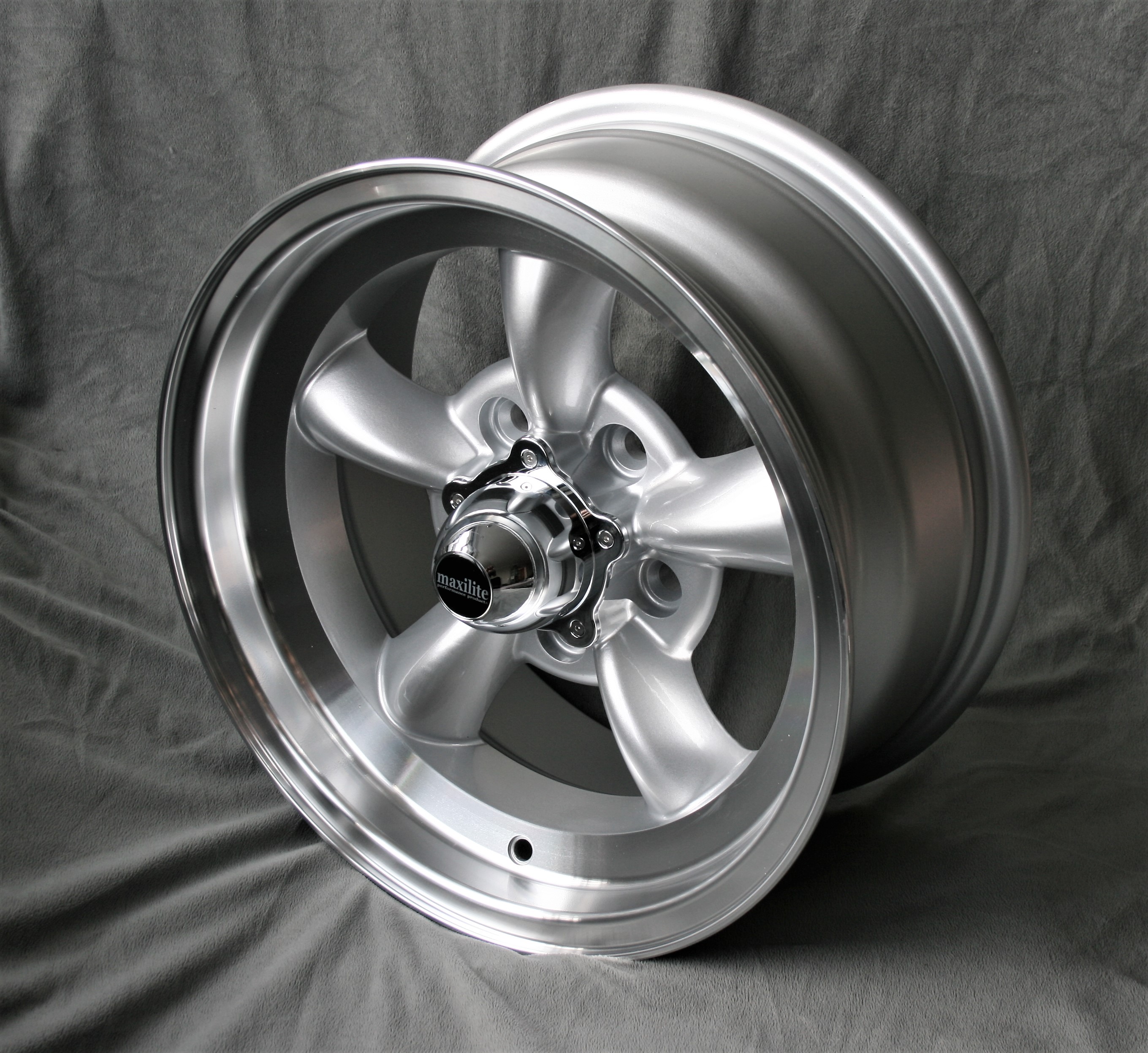 4x Torque Thrust style, 7x15 silber/glanzgedreht + KM19 Radmuttern