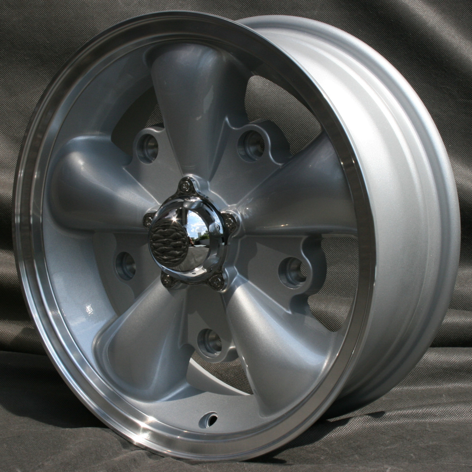 4x EMPI Style, 5,5x15 + KB2 Radschrauben
