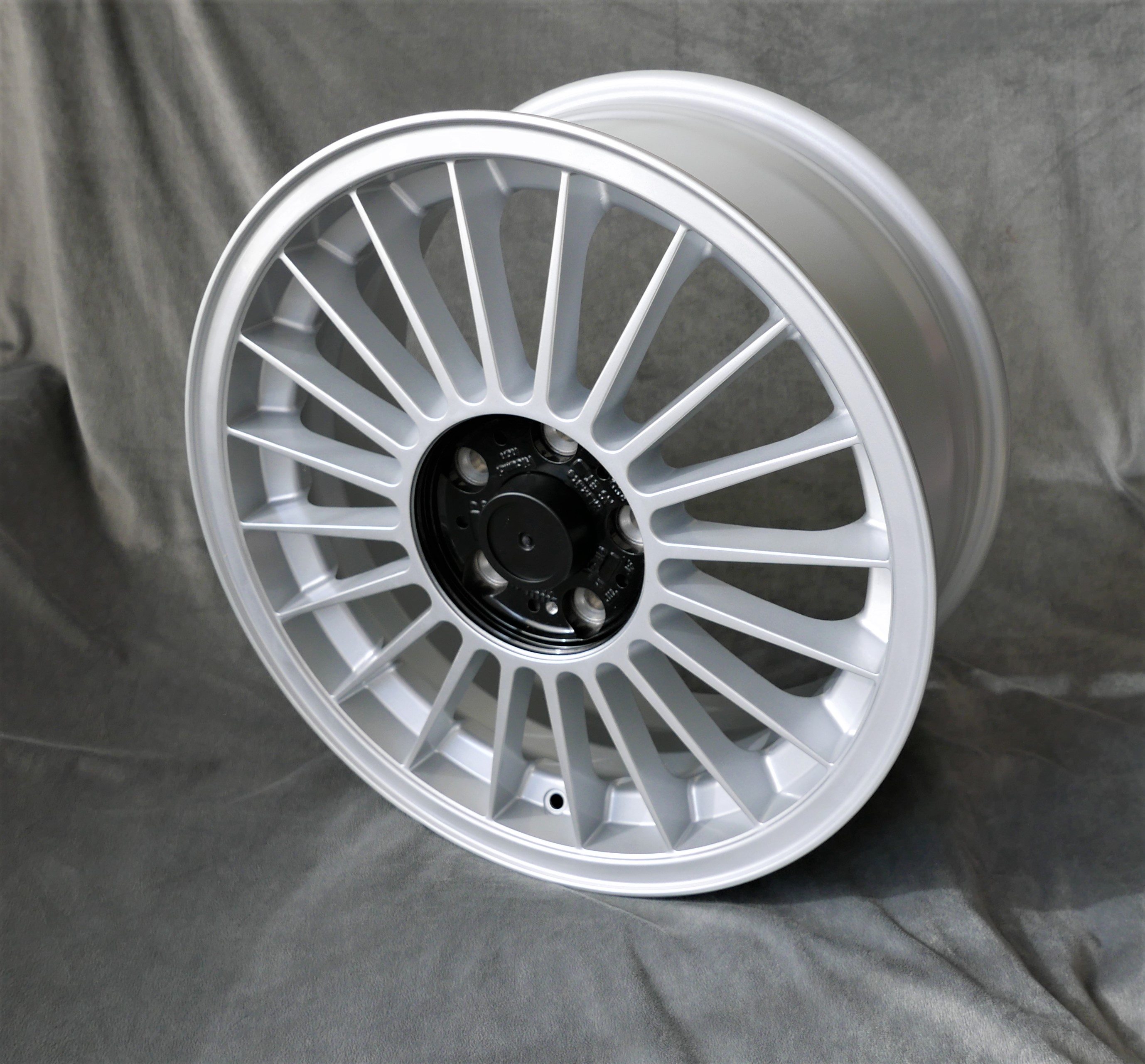 4x Spoke Style, 8x18 + KB2 Radschrauben