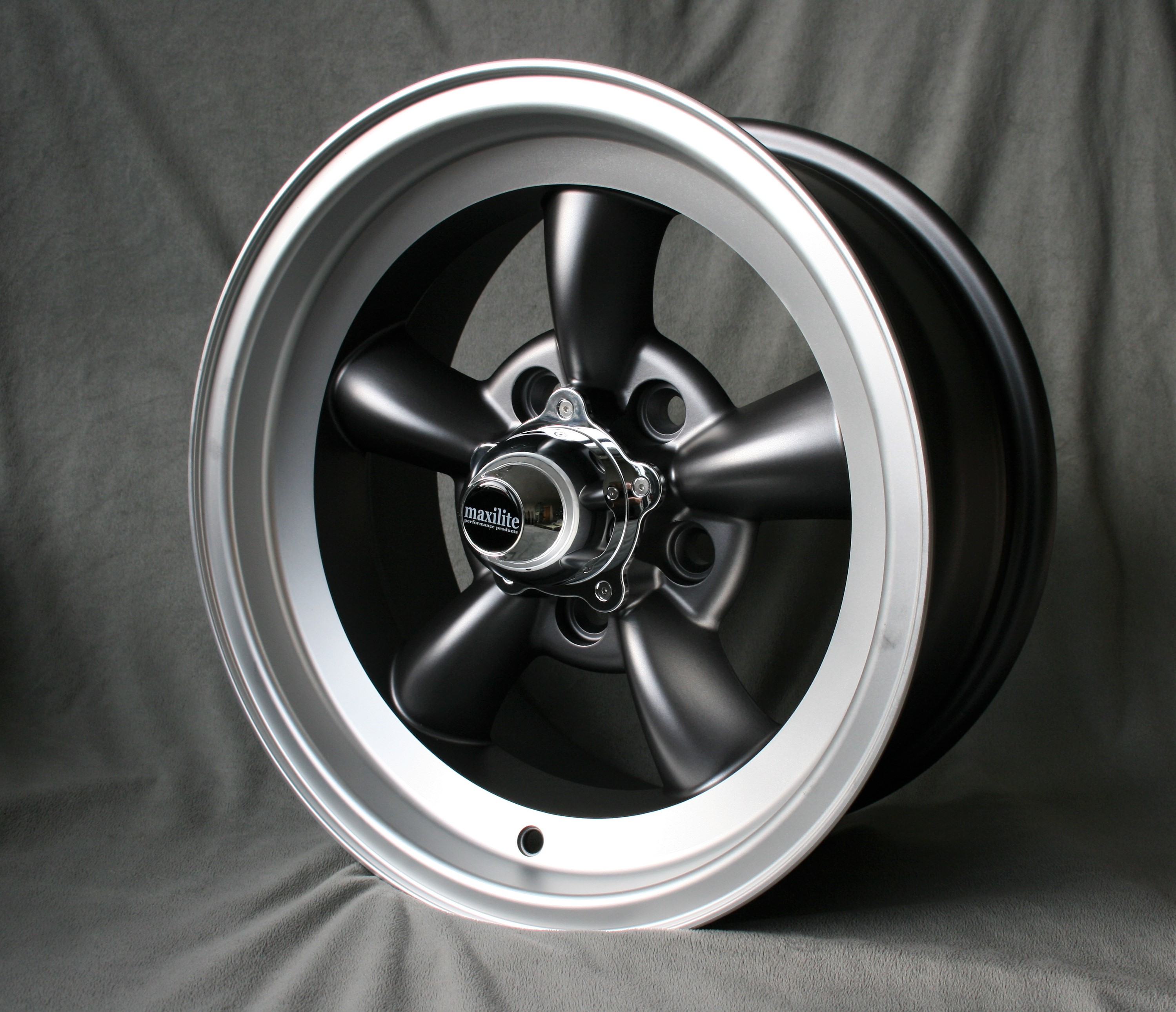 4x Torque Thrust Style, 7x15 anthrazit/glanzgedreht + KM19 Radmuttern
