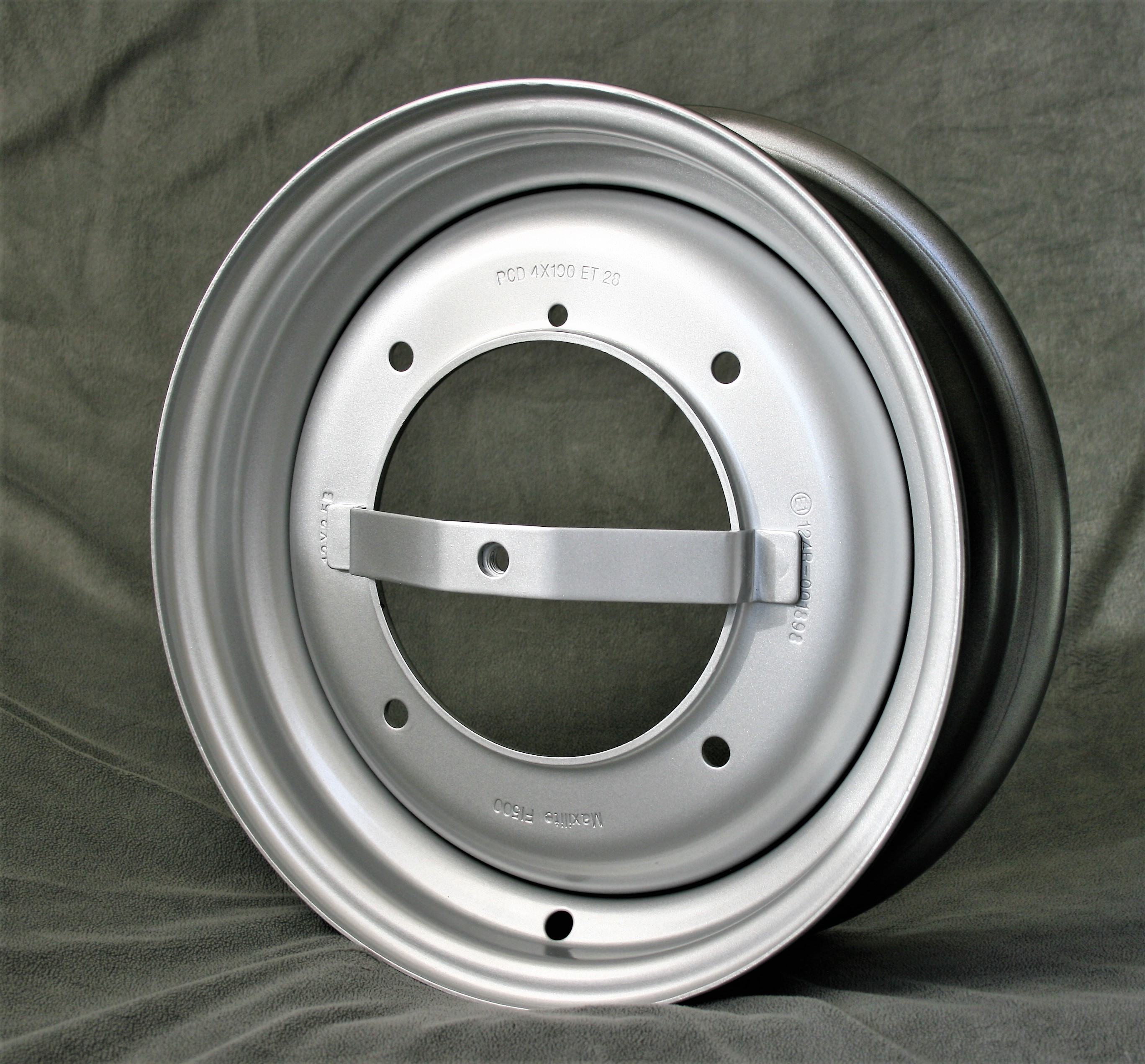 4x Stahlrad, 3.5x12 + KB5 Radschrauben