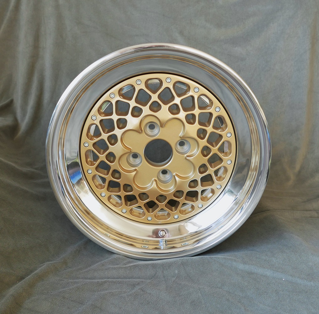 Dreiteilige Felge E30 7x15, 4x108 ET28