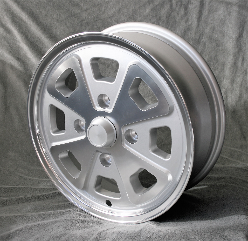4x 4 Speiche, 5,5x15 silber + KB19  Radschrauben + KB4 Radschrauben
