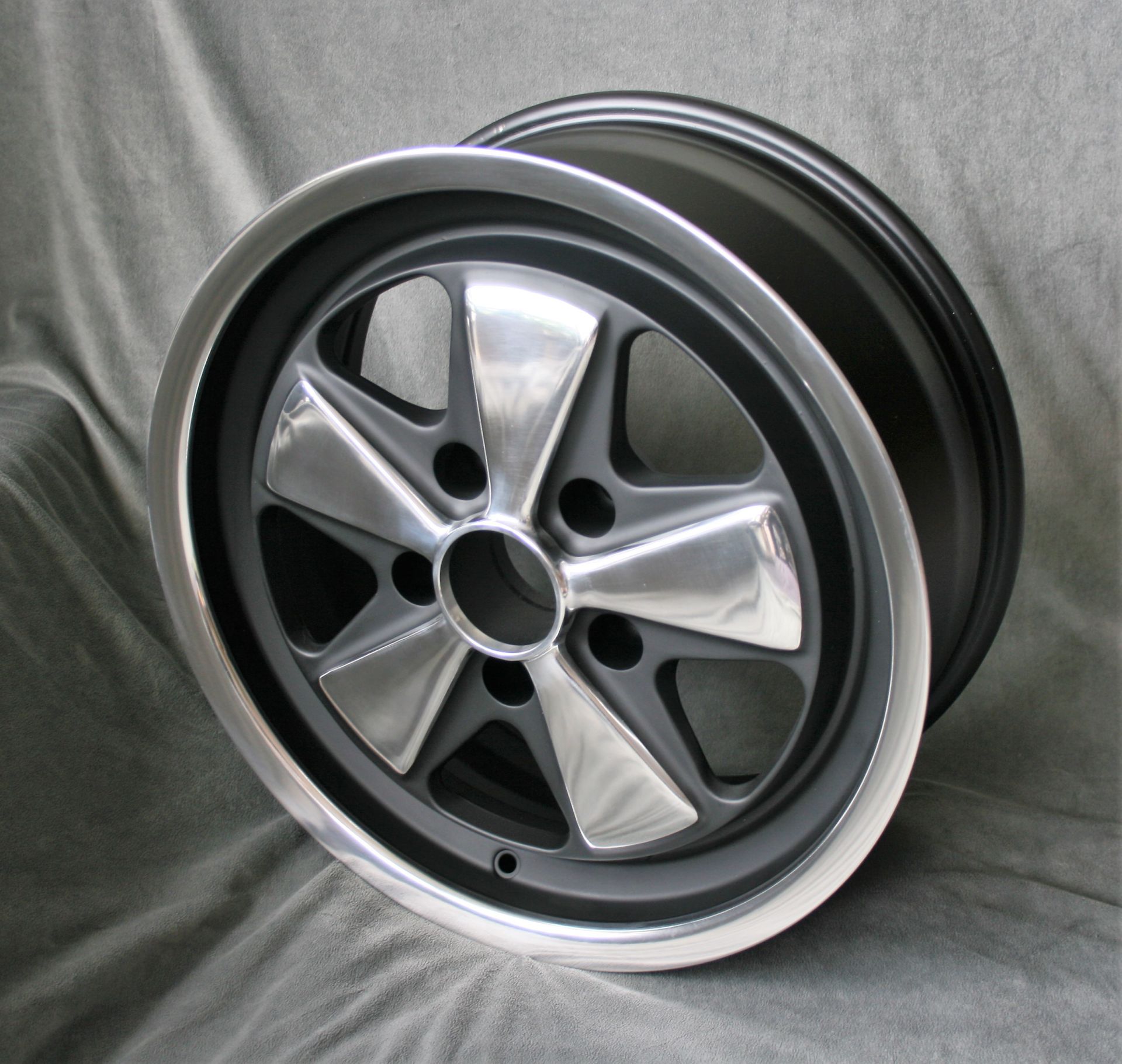 2x 5 Speiche, 7x17 black/polished + 5 Speiche, 8x17 black/polished