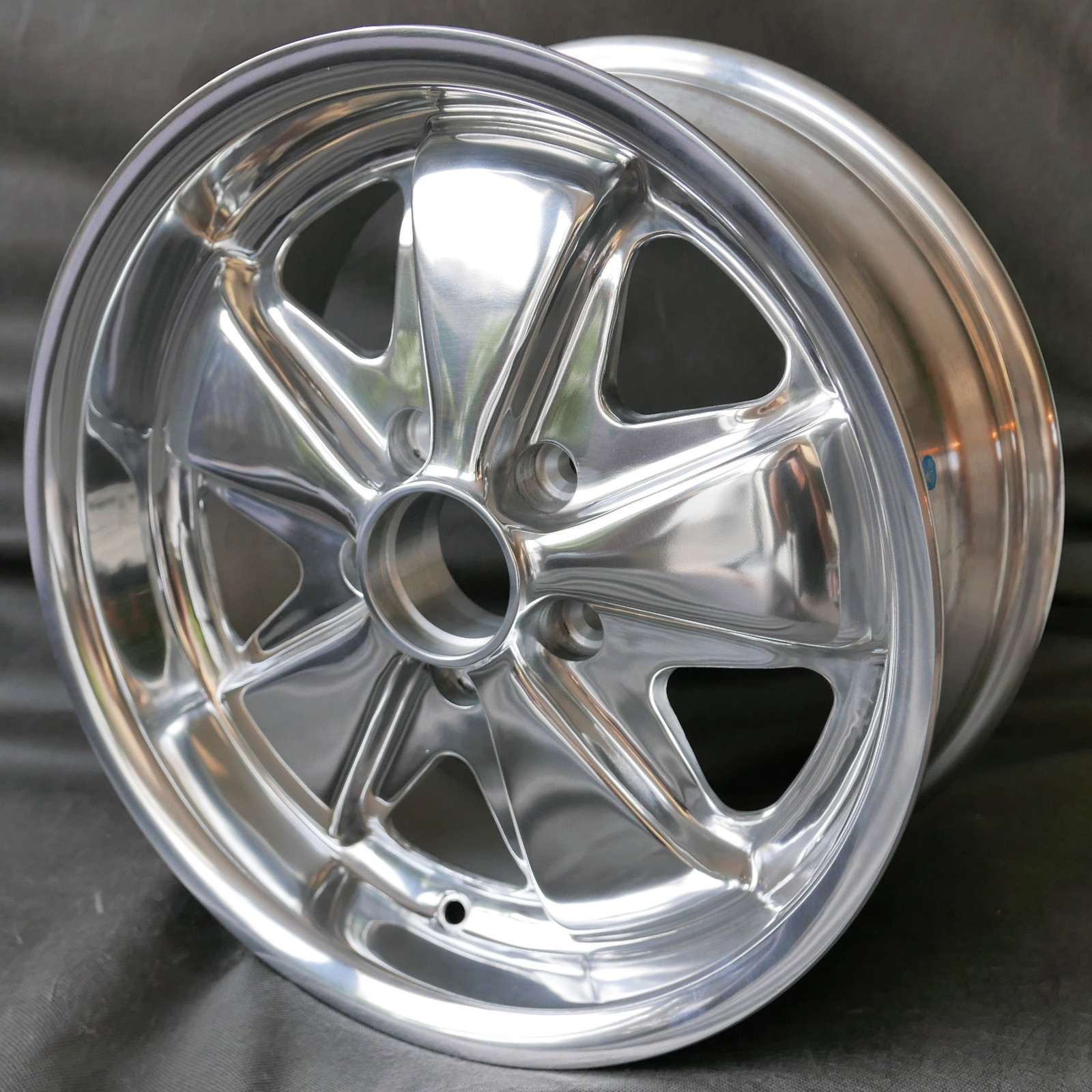 4x 5 Speiche, 7x16 (VW) vollpoliert + KM14 Hutmuttern