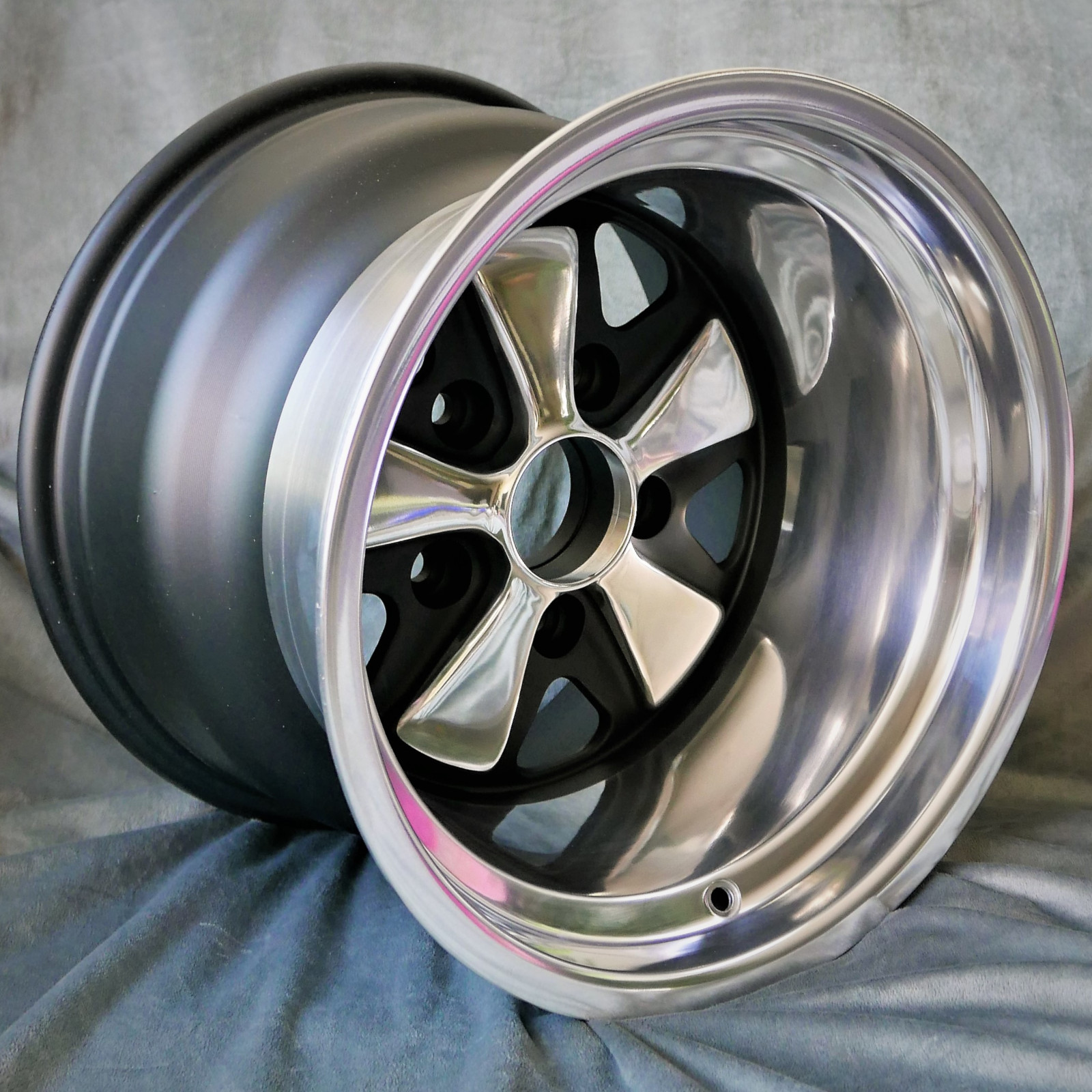 4x 5 Speiche, 11x15 black/polished + KM4 Hutmuttern