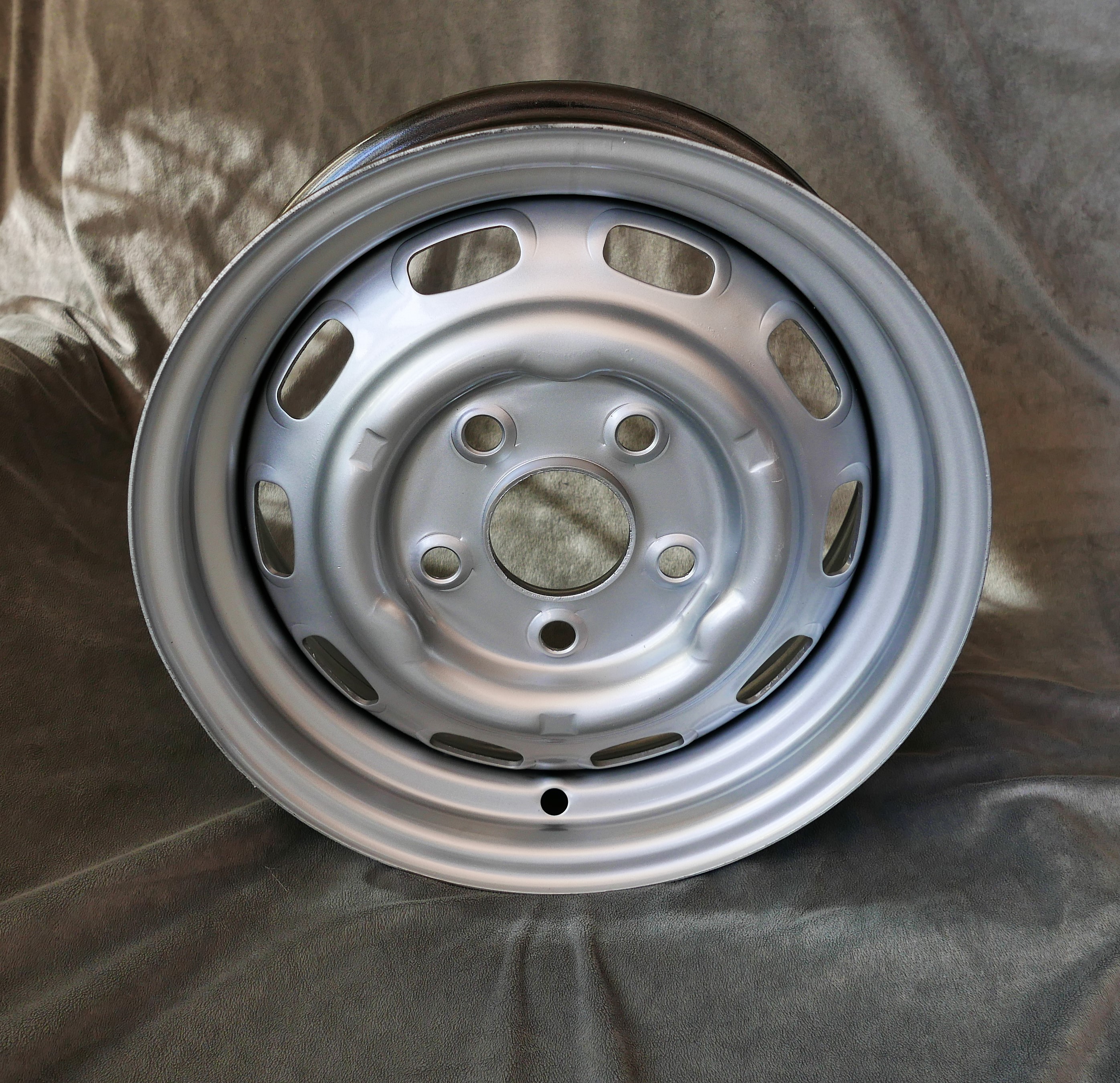 4x Stahlrad, 5.5x15 + KM4S Hutmuttern