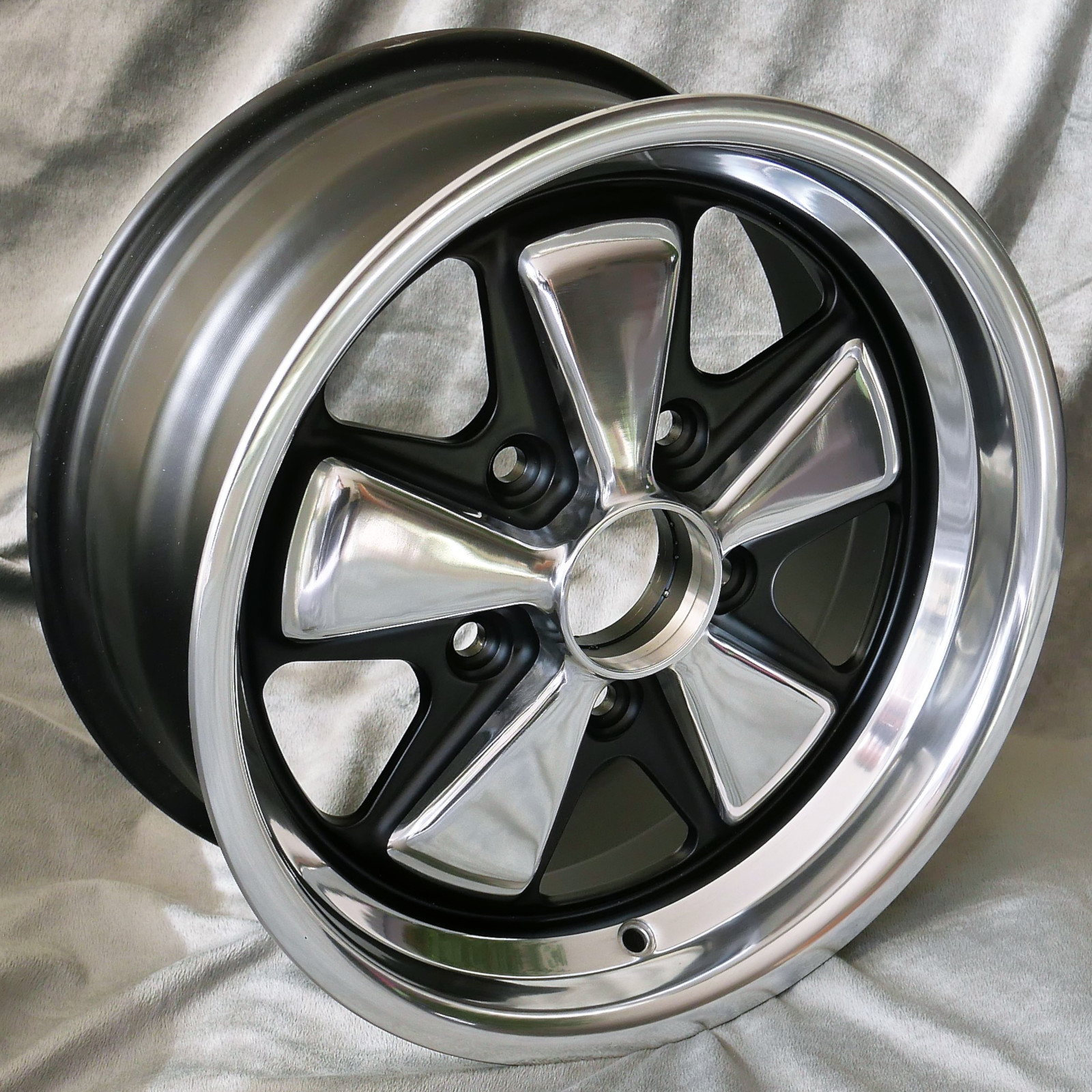 2x 5 Speiche, 6x15 black/polished flat six + 5 Speiche, 7x15 black/polished, 72 Design