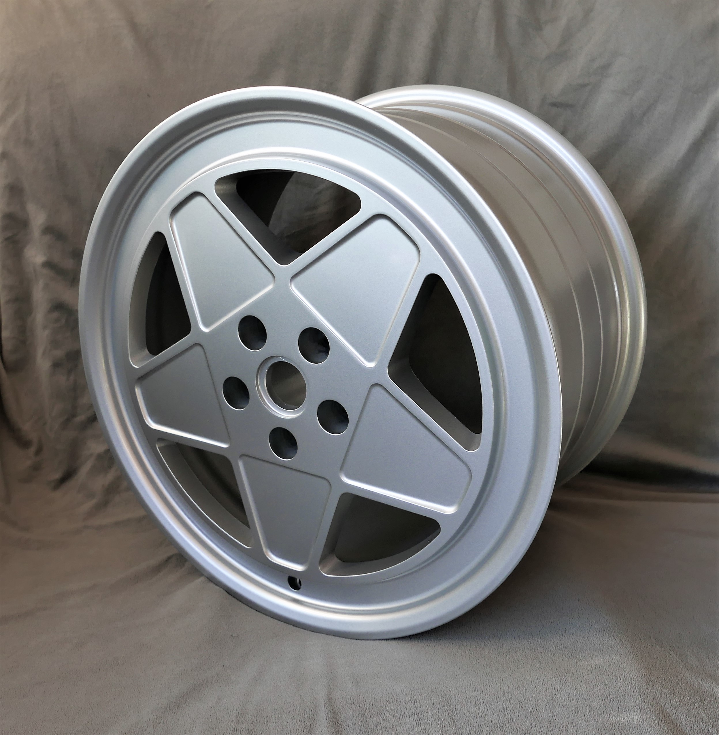 TR 10.5x18