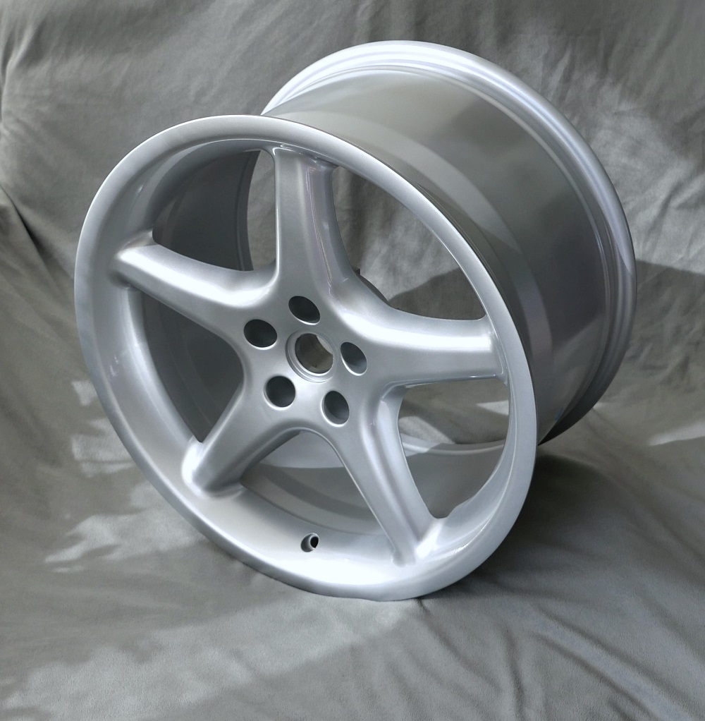 4x Maranello Style, 10,5x18 + KB4 Radschrauben