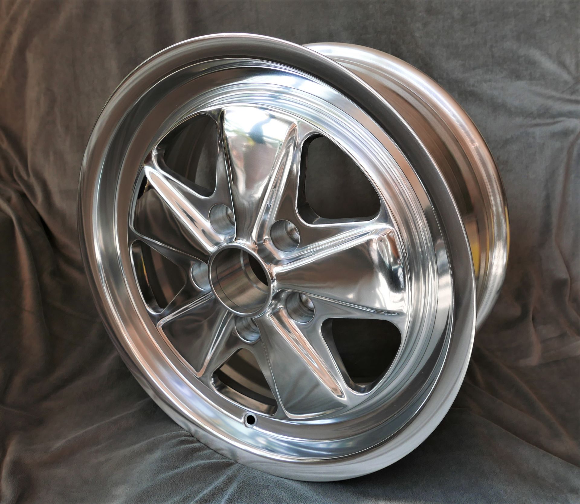 2x 5 Speiche, 7x17 vollpoliert + 5 Speiche, 8x17 vollpoliert